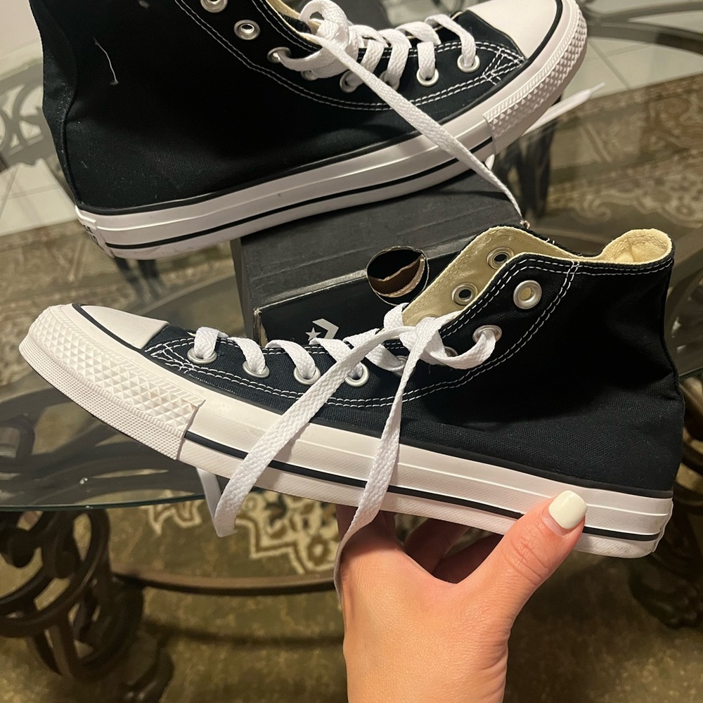 Converse Mens Size 8 Black Used